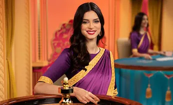 Người hâm mộ bóng đá đang xem trận đấu và đặt cược trên điện thoại